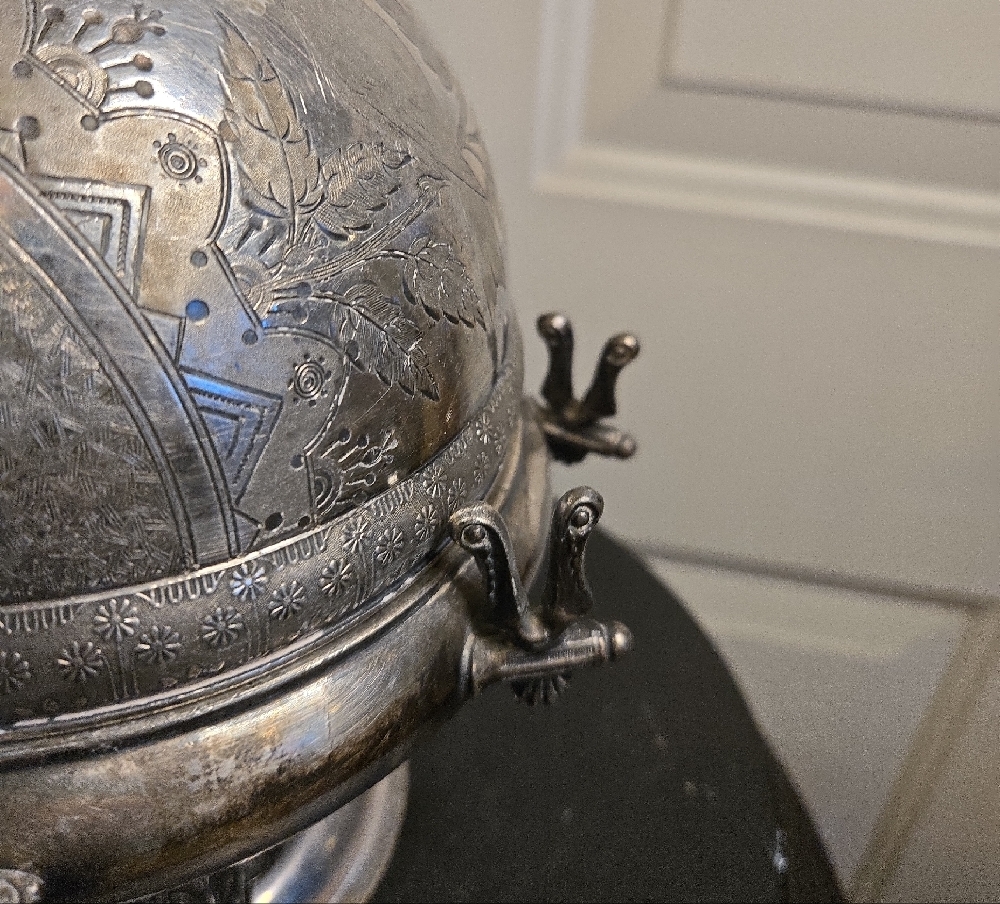 Ornate Meriden Quadruple Silver Plated Butter Dish W/ Lid Aesthetic Period - Picture 7 of 16